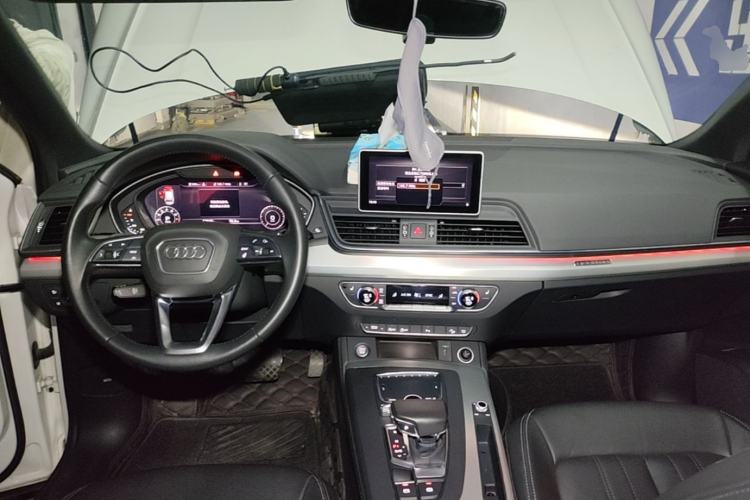 Used Audi Q5L 2020 Updated 40 TFSI Prestige Fashion Edition Center Console
