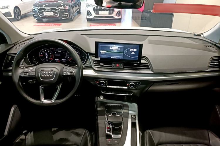 Used Audi Q5L 2020 Updated 40 TFSI Prestige Fashion Edition Center Console