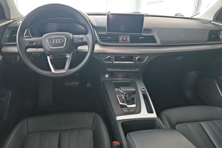 Used Audi Q5L 2020 Updated 40 TFSI Prestige Fashion Edition Center Console