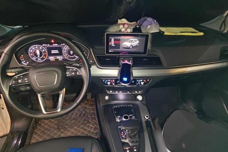 Used Audi Q5L 2020 Updated 40 TFSI Prestige Fashion Edition Center Console