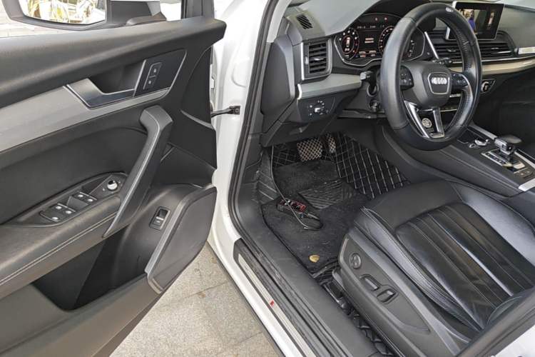 Used Audi Q5L 2020 Updated 40 TFSI Prestige Fashion Edition Driver Seat