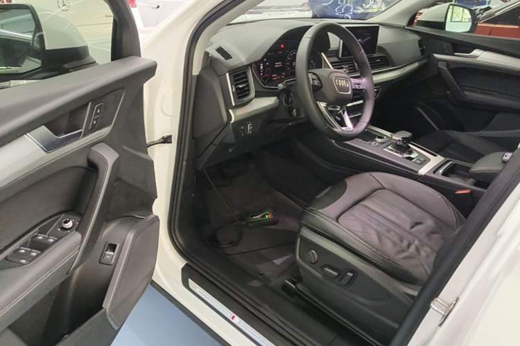 Used Audi Q5L 2020 Updated 40 TFSI Prestige Fashion Edition Driver Seat