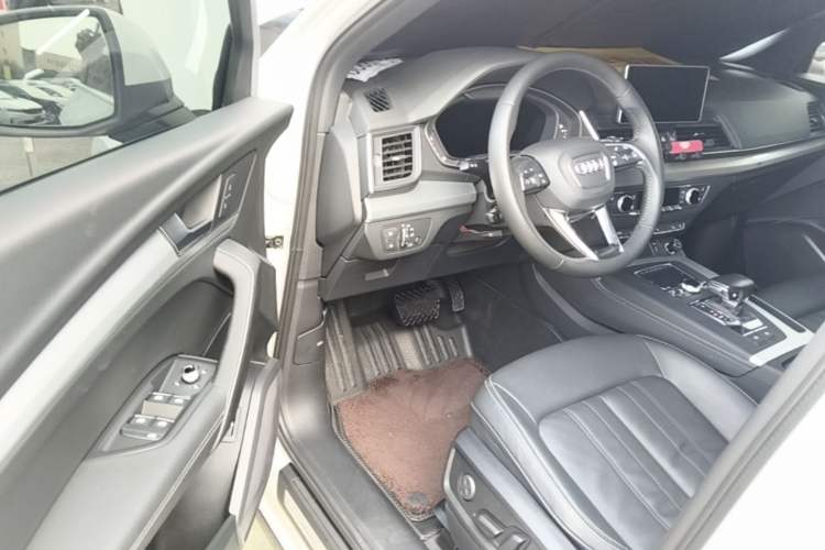 Used Audi Q5L 2020 Updated 40 TFSI Prestige Fashion Edition Driver Seat