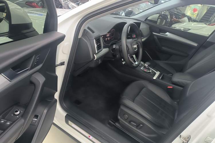 Used Audi Q5L 2020 Updated 40 TFSI Prestige Fashion Edition Driver Seat