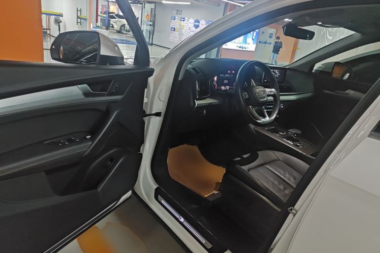 Used Audi Q5L 2020 Updated 40 TFSI Prestige Fashion Edition Driver Seat