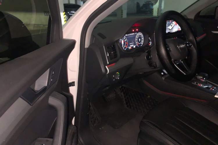 Used Audi Q5L 2020 Updated 40 TFSI Prestige Fashion Edition Driver Seat