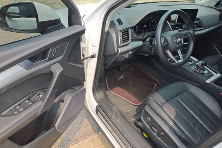 Used Audi Q5L 2020 Updated 40 TFSI Prestige Fashion Edition Driver Seat