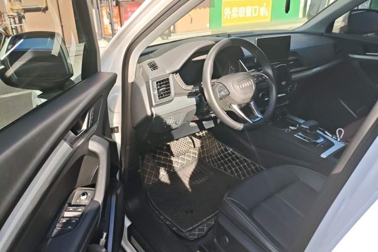 Used Audi Q5L 2020 Updated 40 TFSI Prestige Fashion Edition Driver Seat
