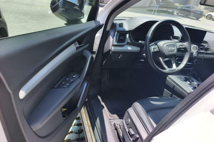 Used Audi Q5L 2020 Updated 40 TFSI Prestige Fashion Edition Driver Seat