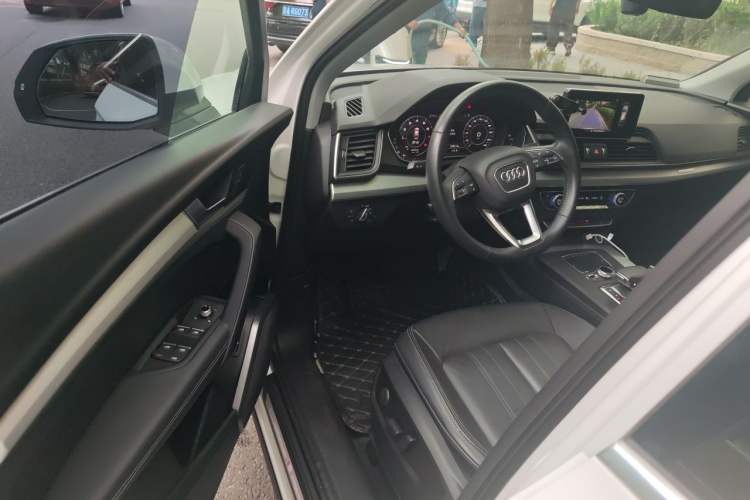 Used Audi Q5L 2020 Updated 40 TFSI Prestige Fashion Edition Driver Seat