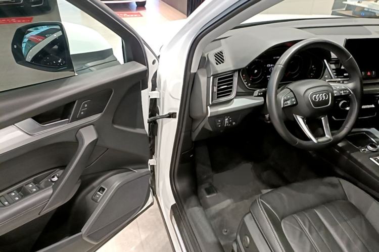 Used Audi Q5L 2020 Updated 40 TFSI Prestige Fashion Edition Driver Seat