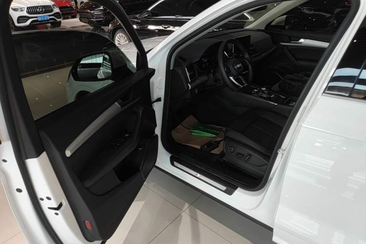 Used Audi Q5L 2020 Updated 40 TFSI Prestige Fashion Edition Driver Seat