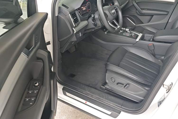 Used Audi Q5L 2020 Updated 40 TFSI Prestige Fashion Edition Driver Seat