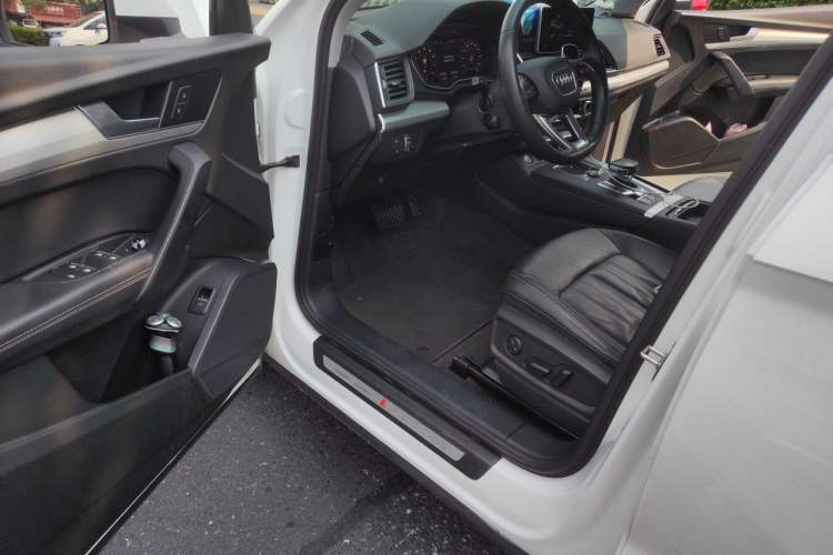 Used Audi Q5L 2020 40 TFSI Prestige Edition Driver Seat