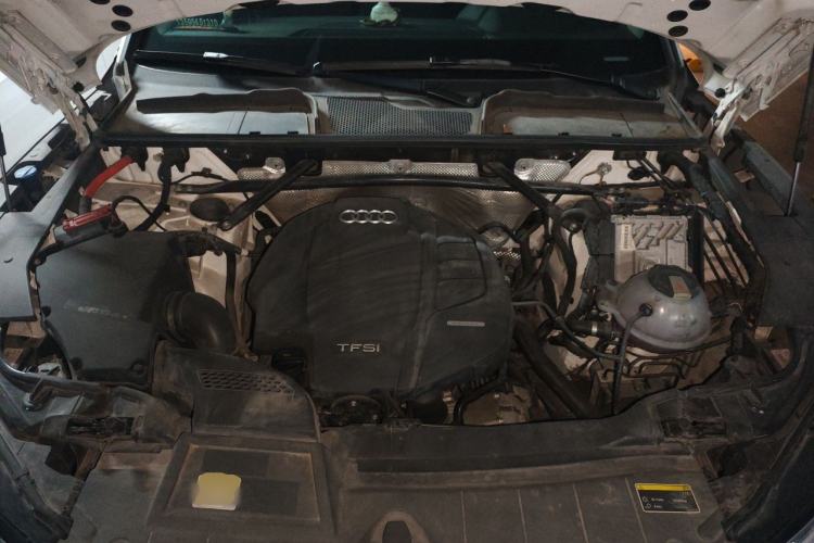 Used Audi Q5L 2020 45 TFSI Prestige Fashion Model Engine Bay