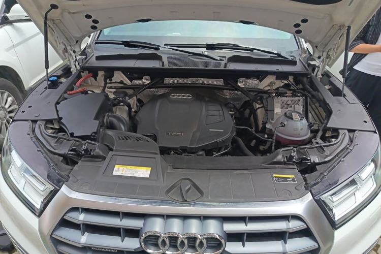 Used Audi Q5L 2020 45 TFSI Prestige Fashion Model Engine Bay