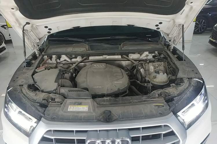 Used Audi Q5L 2020 45 TFSI Prestige Fashion Model Engine Bay