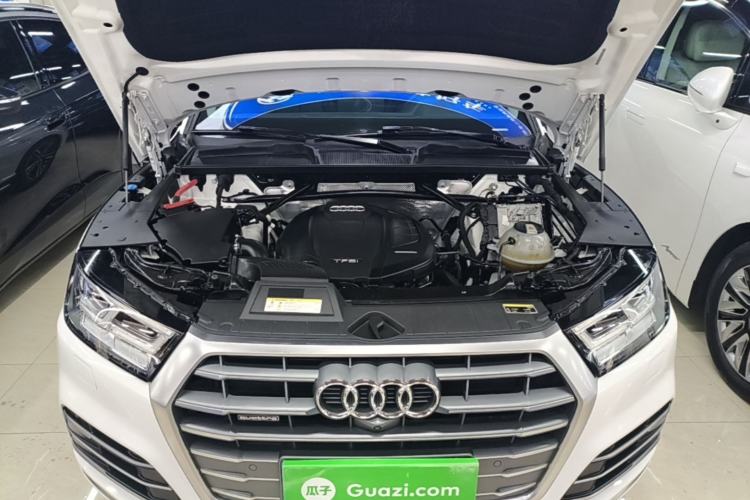 Used Audi Q5L 2020 45 TFSI Prestige Fashion Model Engine Bay