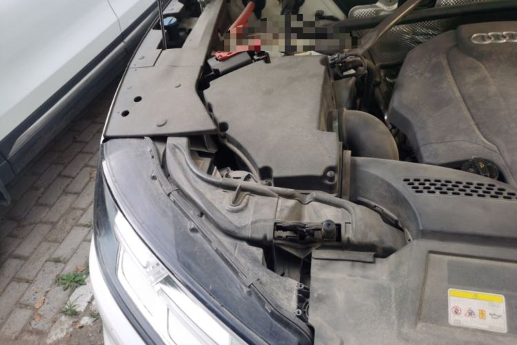 Used Audi Q5L  Engine Bay Right