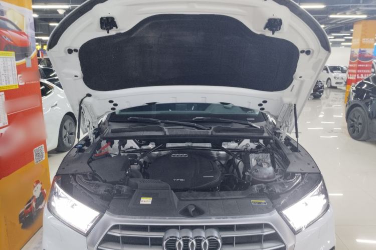 Used Audi Q5L 2020 Updated 40 TFSI Prestige Fashion Edition Engine Bay