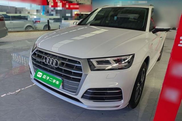 Audi Q5L 2020 Updated 40 TFSI Prestige Fashion Edition مستعملة
