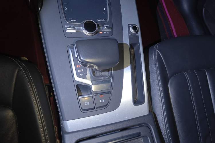 Used Audi Q5L 2020 Updated 40 TFSI Prestige Fashion Edition Gear Lever
