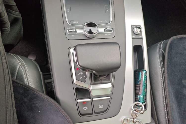 Used Audi Q5L 2020 Updated 40 TFSI Prestige Fashion Edition Gear Lever