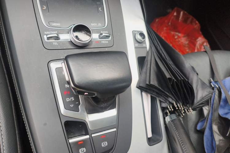 Used Audi Q5L 2020 Updated 40 TFSI Prestige Fashion Edition Gear Lever