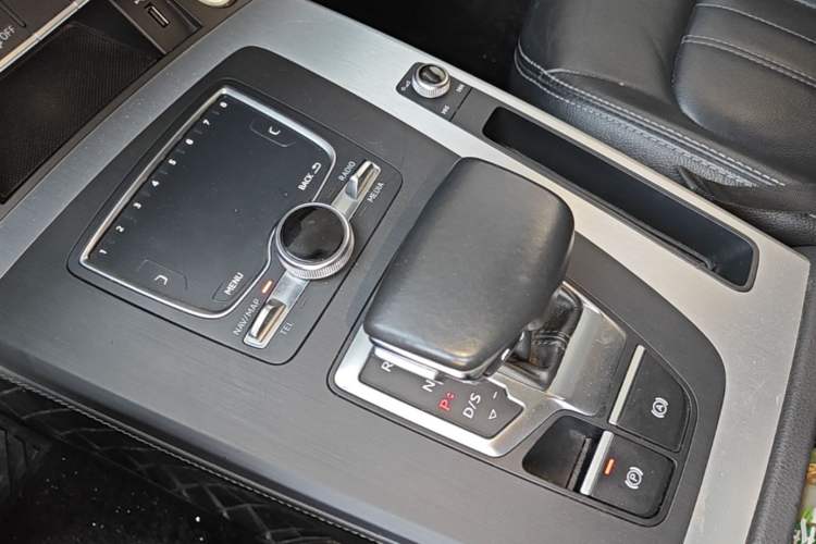 Used Audi Q5L 2020 Updated 40 TFSI Prestige Fashion Edition Gear Lever