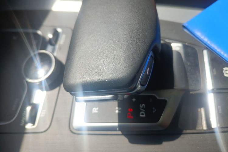 Used Audi Q5L 2020 Updated 40 TFSI Prestige Fashion Edition Gear Lever