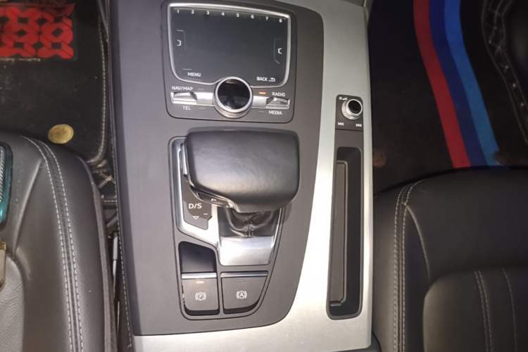 Used Audi Q5L 2020 Updated 40 TFSI Prestige Fashion Edition Gear Lever