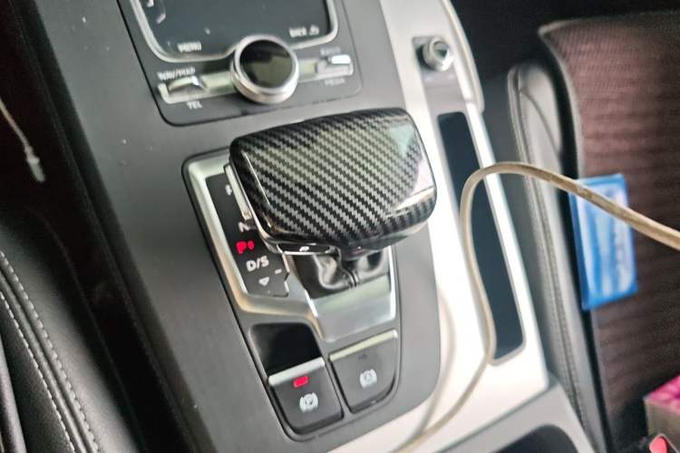 Used Audi Q5L 2020 Updated 40 TFSI Prestige Fashion Edition Gear Lever