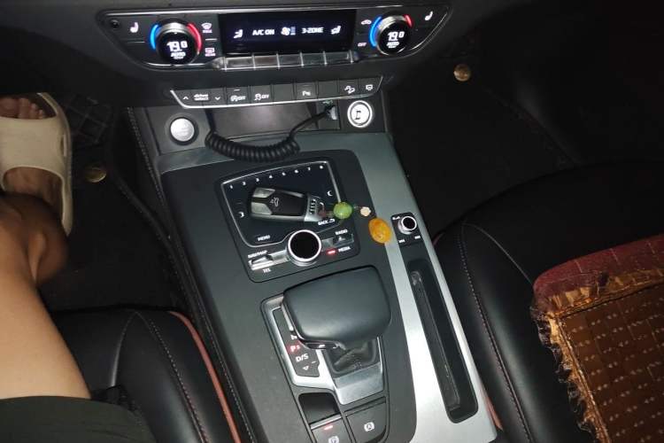 Used Audi Q5L 2020 Updated 40 TFSI Prestige Fashion Edition Gear Lever