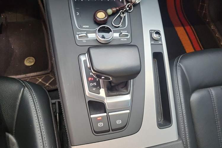 Used Audi Q5L 2020 Updated 40 TFSI Prestige Fashion Edition Gear Lever