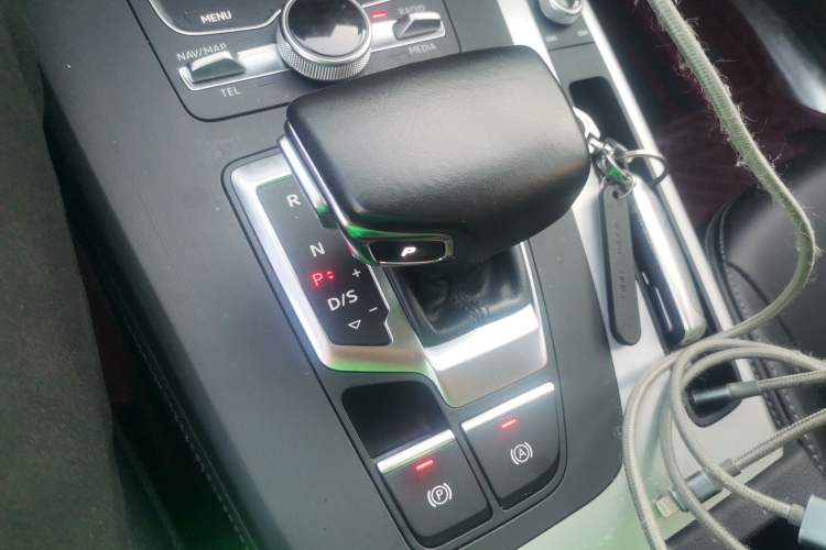 Used Audi Q5L 2020 Updated 40 TFSI Prestige Fashion Edition Gear Lever