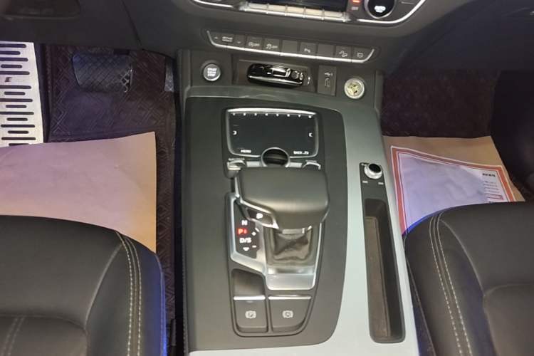 Used Audi Q5L 2020 Updated 40 TFSI Prestige Fashion Edition Gear Lever