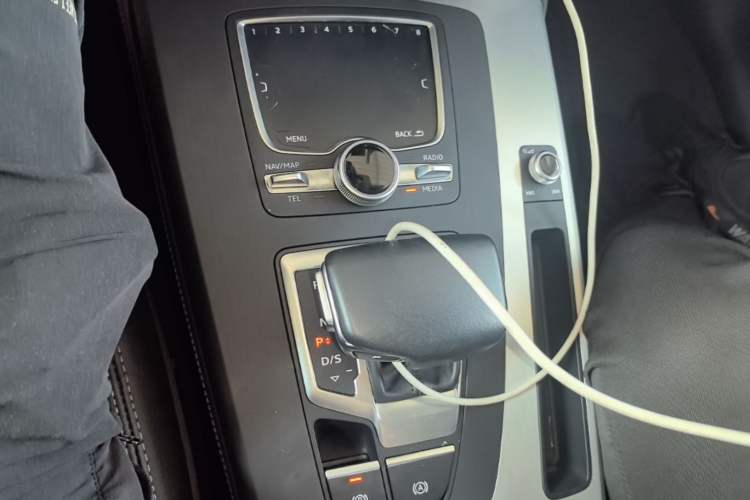 Used Audi Q5L 2020 Updated 40 TFSI Prestige Fashion Edition Gear Lever