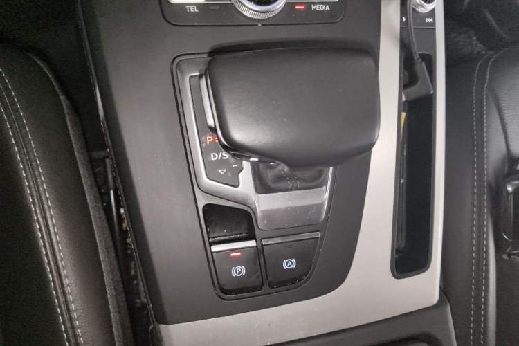 Used Audi Q5L 2020 Updated 40 TFSI Prestige Fashion Edition Gear Lever