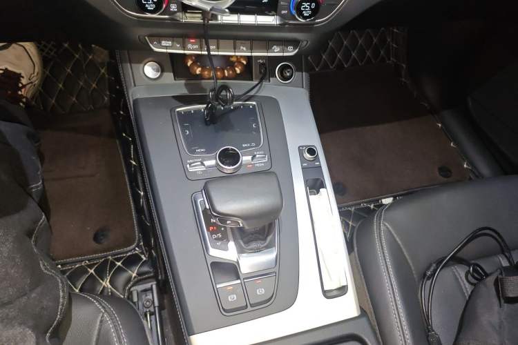 Used Audi Q5L 2020 Updated 40 TFSI Prestige Fashion Edition Gear Lever