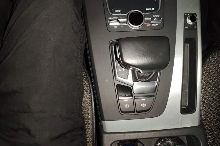 Used Audi Q5L 2020 Updated 40 TFSI Prestige Fashion Edition Gear Lever