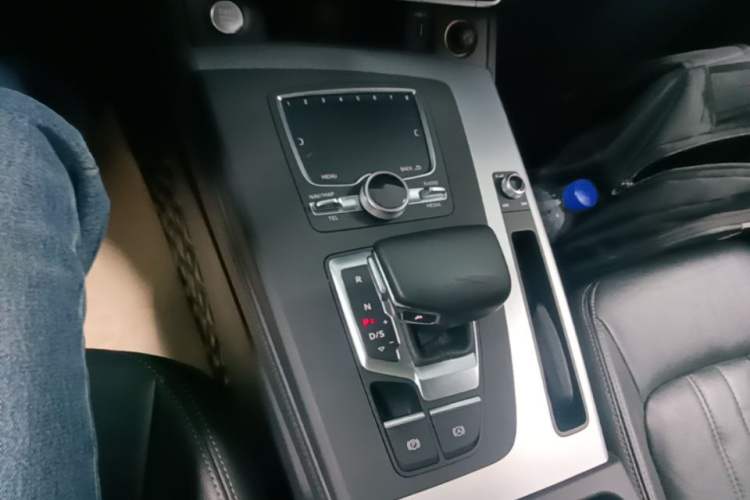 Used Audi Q5L 2020 Updated 40 TFSI Prestige Fashion Edition Gear Lever