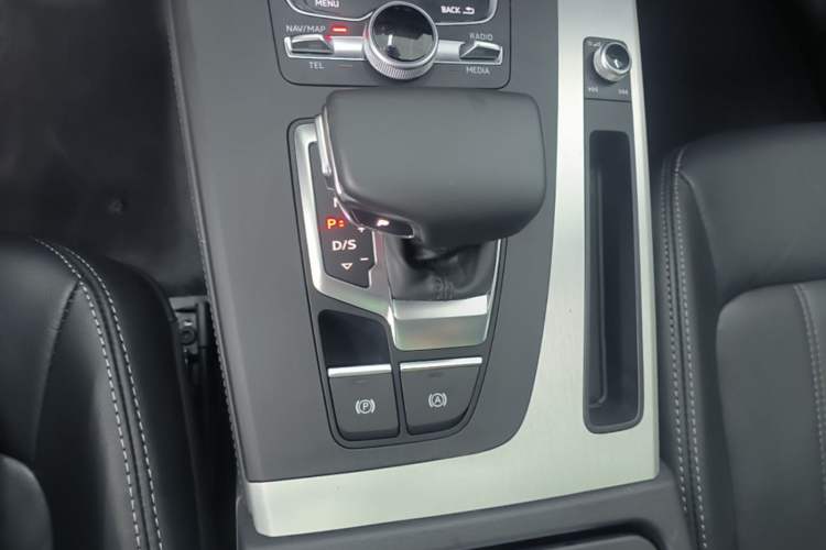Used Audi Q5L 2020 Updated 40 TFSI Prestige Fashion Edition Gear Lever