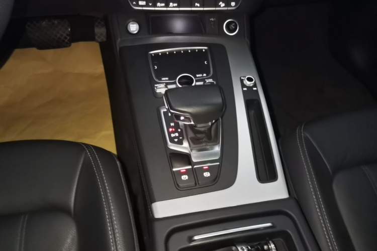 Used Audi Q5L 2020 Updated 40 TFSI Prestige Fashion Edition Gear Lever