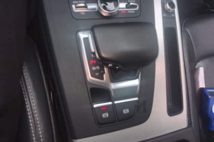 Used Audi Q5L 2020 Updated 40 TFSI Prestige Fashion Edition Gear Lever