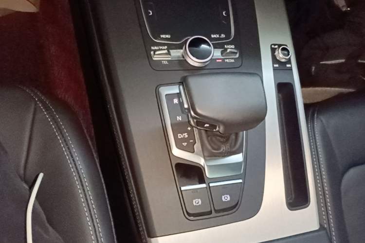Used Audi Q5L 2020 Updated 40 TFSI Prestige Fashion Edition Gear Lever
