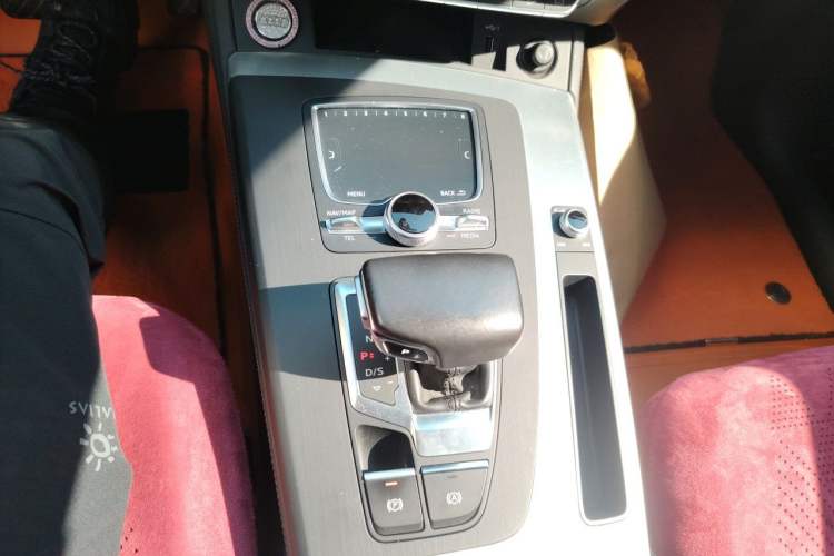 Used Audi Q5L 2020 Updated 40 TFSI Prestige Fashion Edition Gear Lever