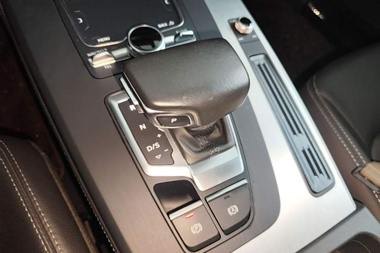 Used Audi Q5L 2020 Updated 40 TFSI Prestige Fashion Edition Gear Lever