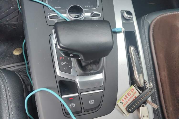 Used Audi Q5L 2020 Updated 40 TFSI Prestige Fashion Edition Gear Lever