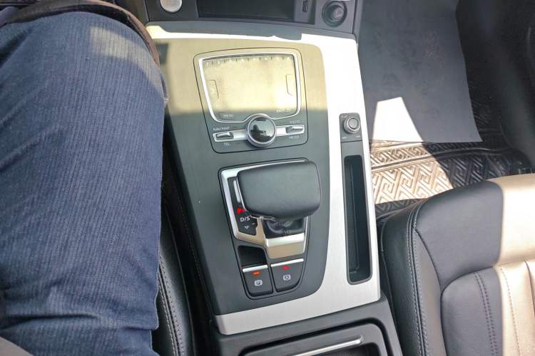 Used Audi Q5L 2020 Updated 40 TFSI Prestige Fashion Edition Gear Lever