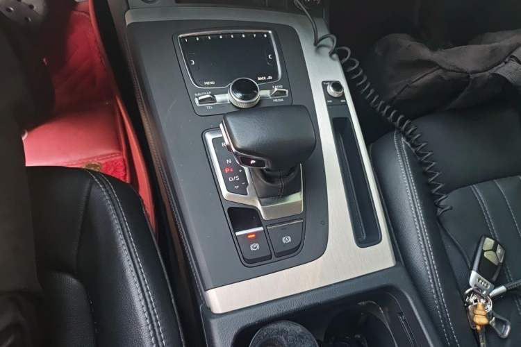 Used Audi Q5L 2020 Updated 40 TFSI Prestige Fashion Edition Gear Lever